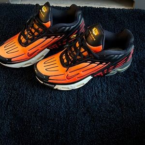 Air max plus “Tiger” Size 7 in big boys so it’s an 8 in womens